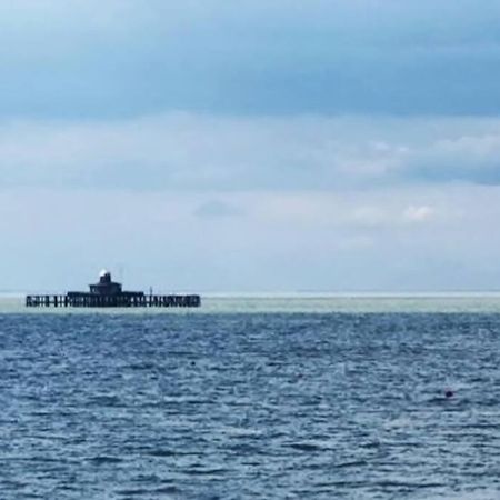 Seaside Flat In The Heart Of แฮร์นเบย์ ภายนอก รูปภาพ