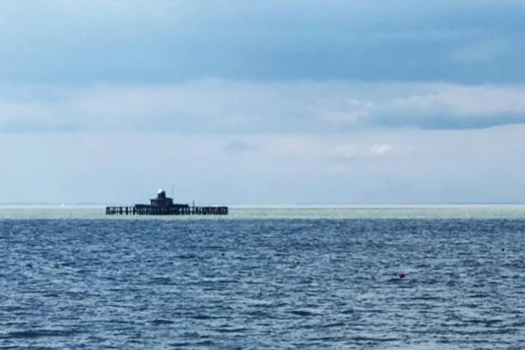 Seaside Flat In The Heart Of แฮร์นเบย์ ภายนอก รูปภาพ